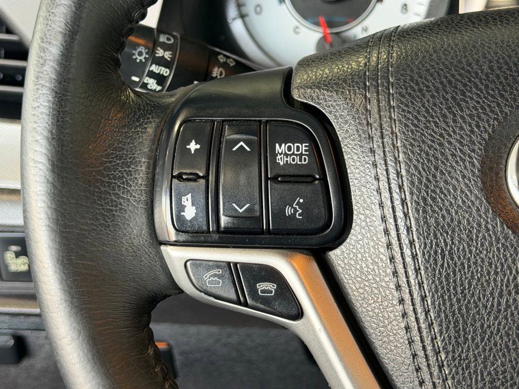 Used 2017 Toyota Sienna SE FWD image 26