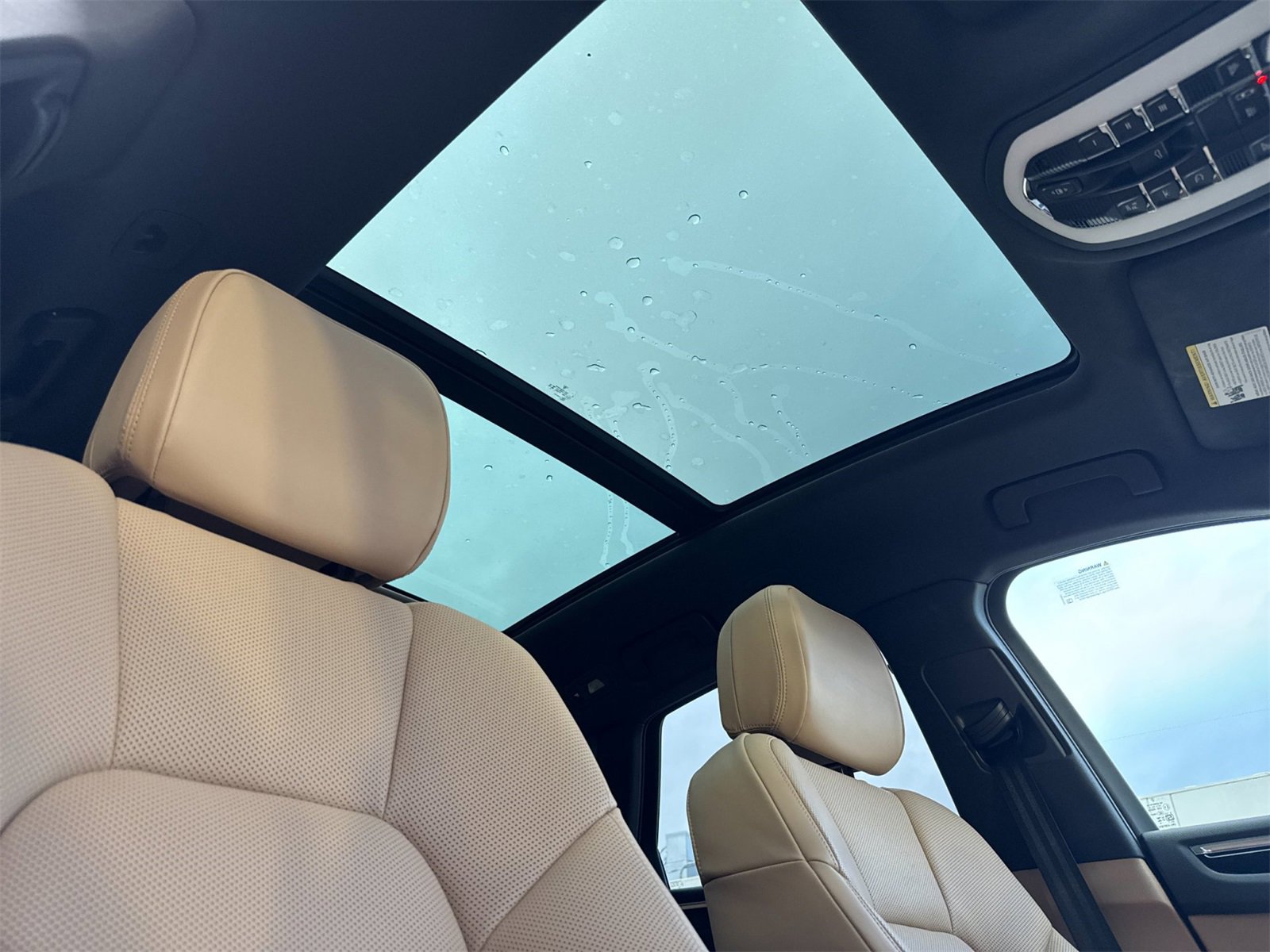 Used 2025 Porsche Macan image 19