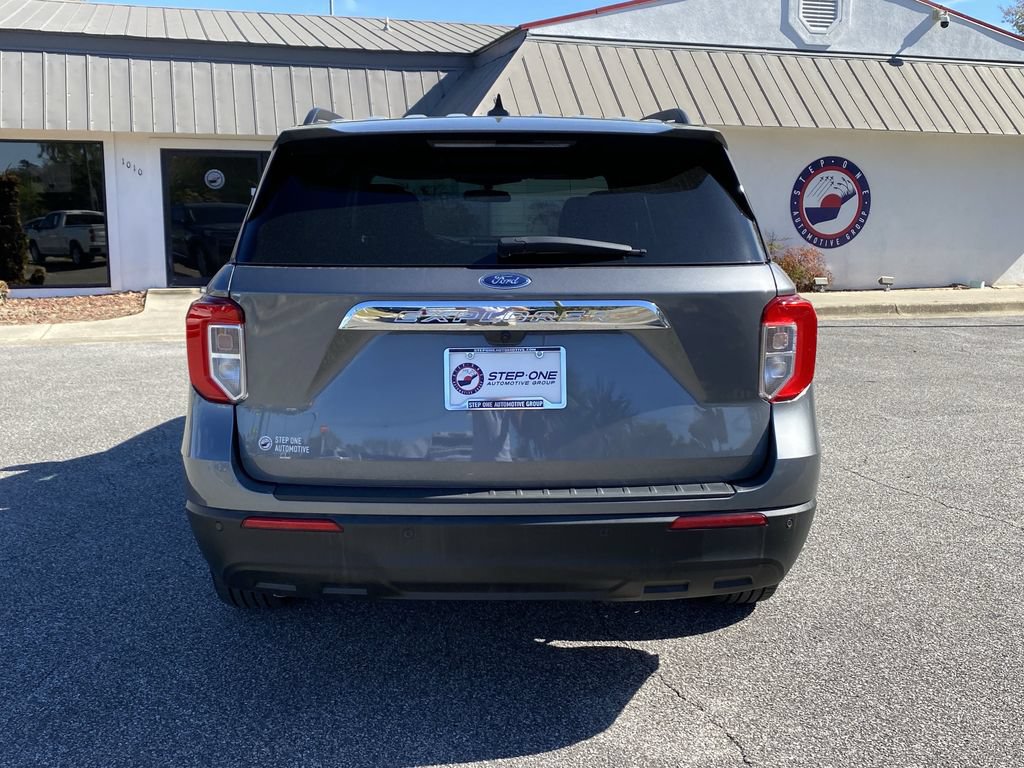 Used 2024 Ford Explorer XLT RWD image 7