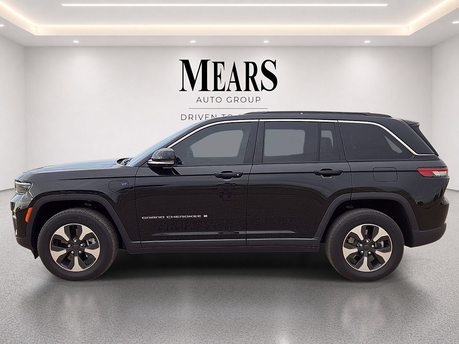 Used 2024 Jeep Grand Cherokee Limited 4xe w/ Luxury Tech Group II AWD/4WD image 2