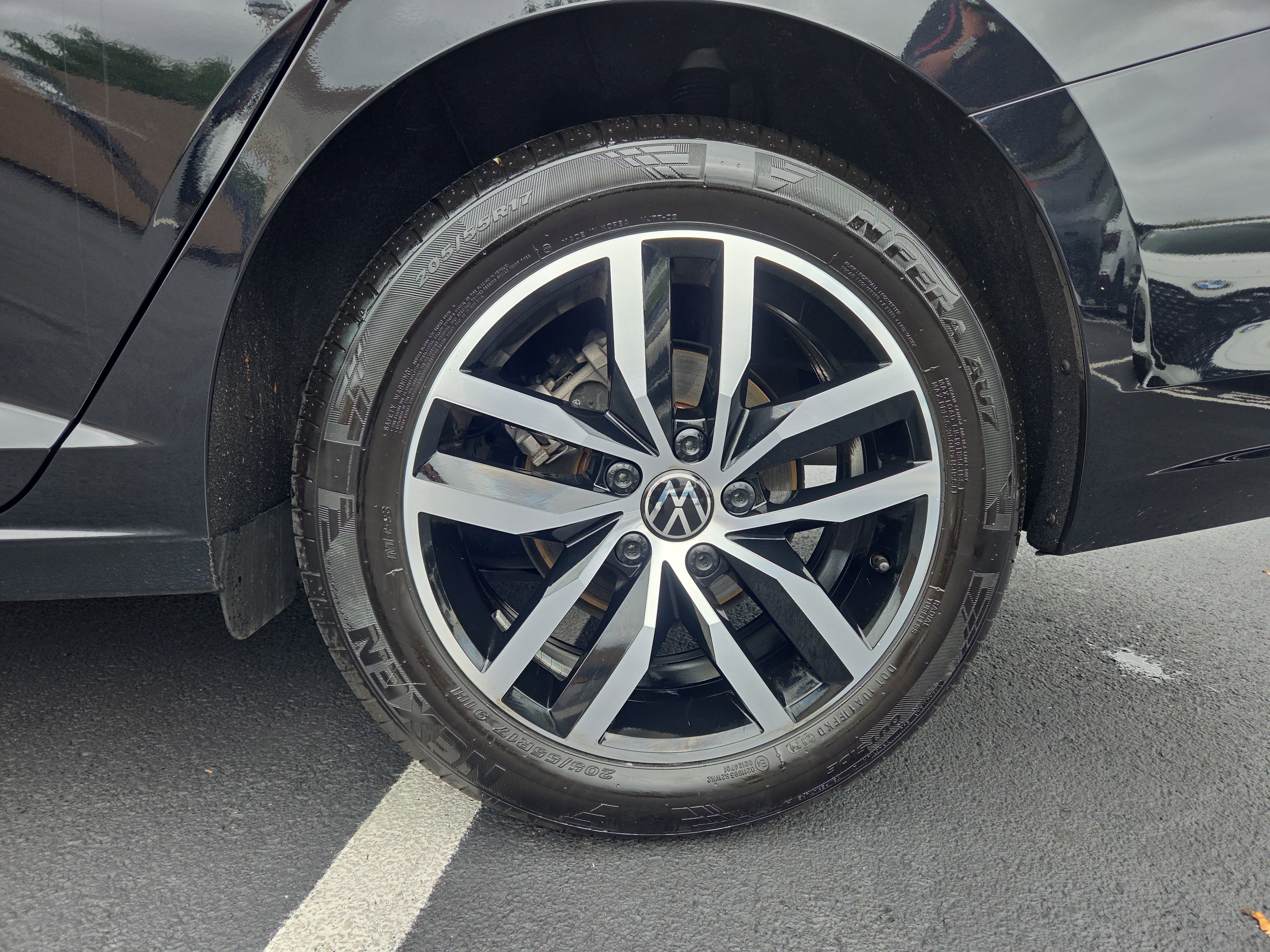 Certified 2025 Volkswagen Jetta SE w/ Sunroof Package image 28