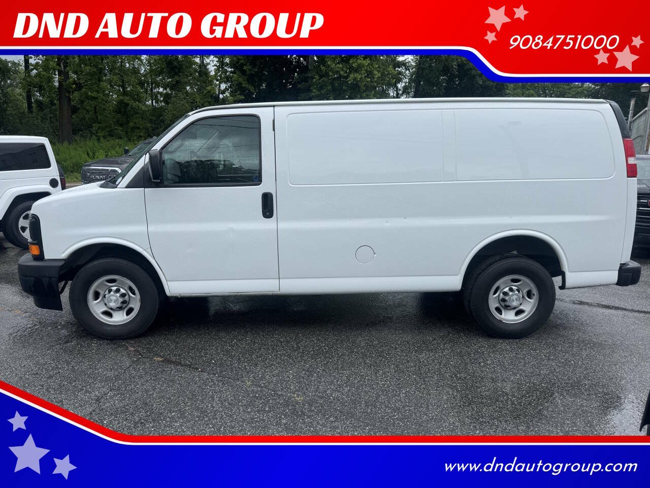 Used 2017 Chevrolet Express 2500 RWD image 1