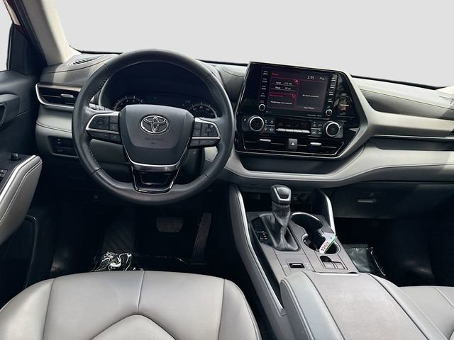 Used 2020 Toyota Highlander XLE image 21