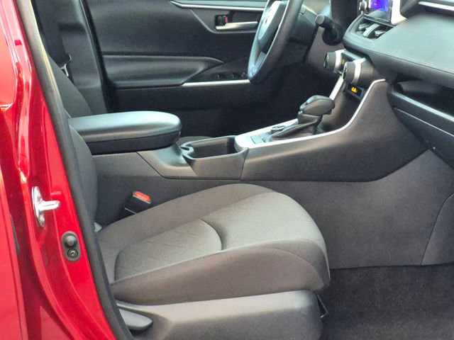 Used 2025 Toyota RAV4 XLE image 20