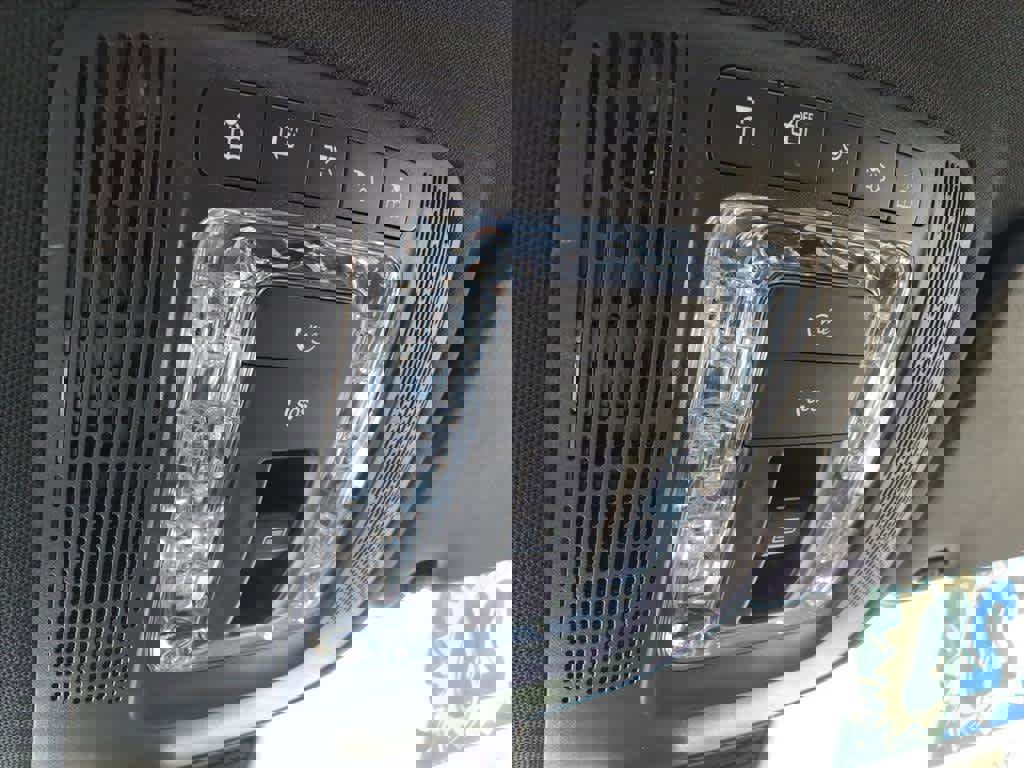 Used 2023 Mercedes-Benz GLS 450 4MATIC image 10