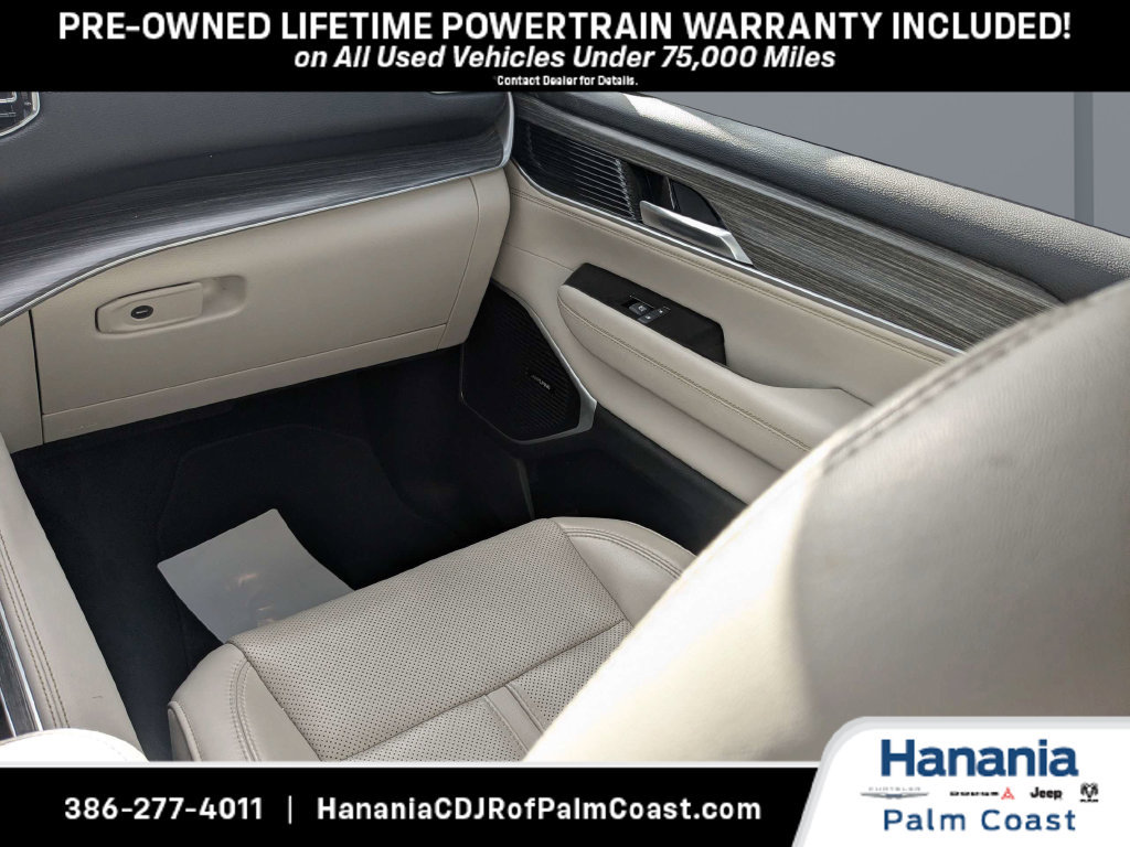 Used 2024 Jeep Wagoneer L Series II RWD image 16