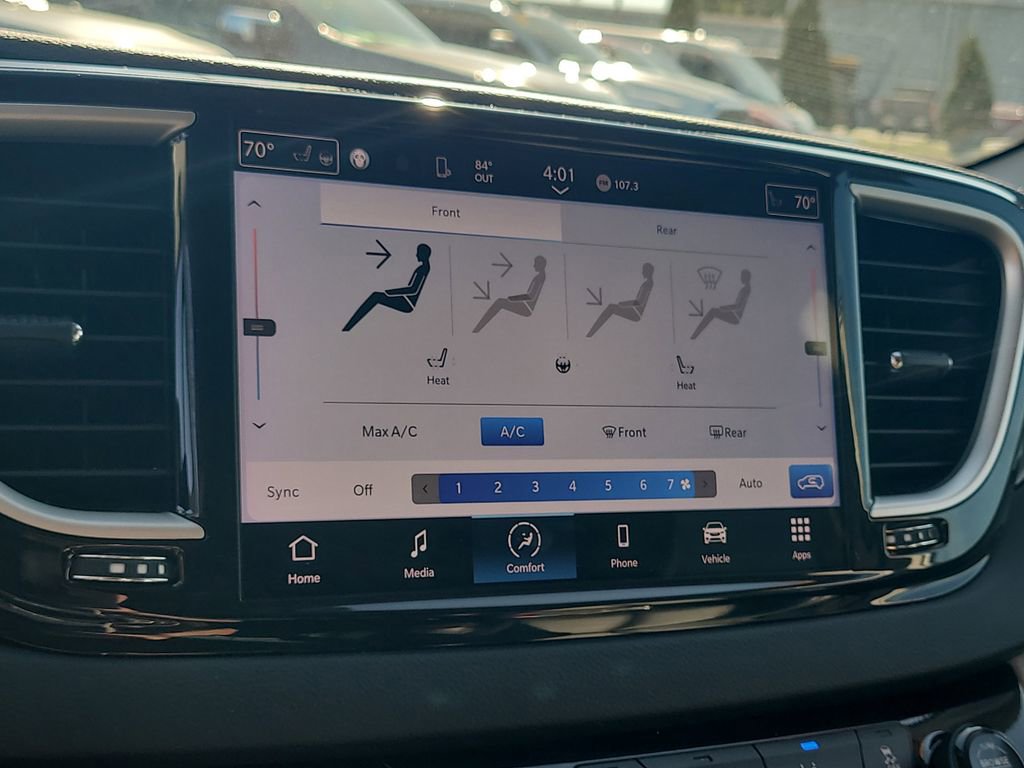 Used 2024 Chrysler Pacifica Touring-L image 21