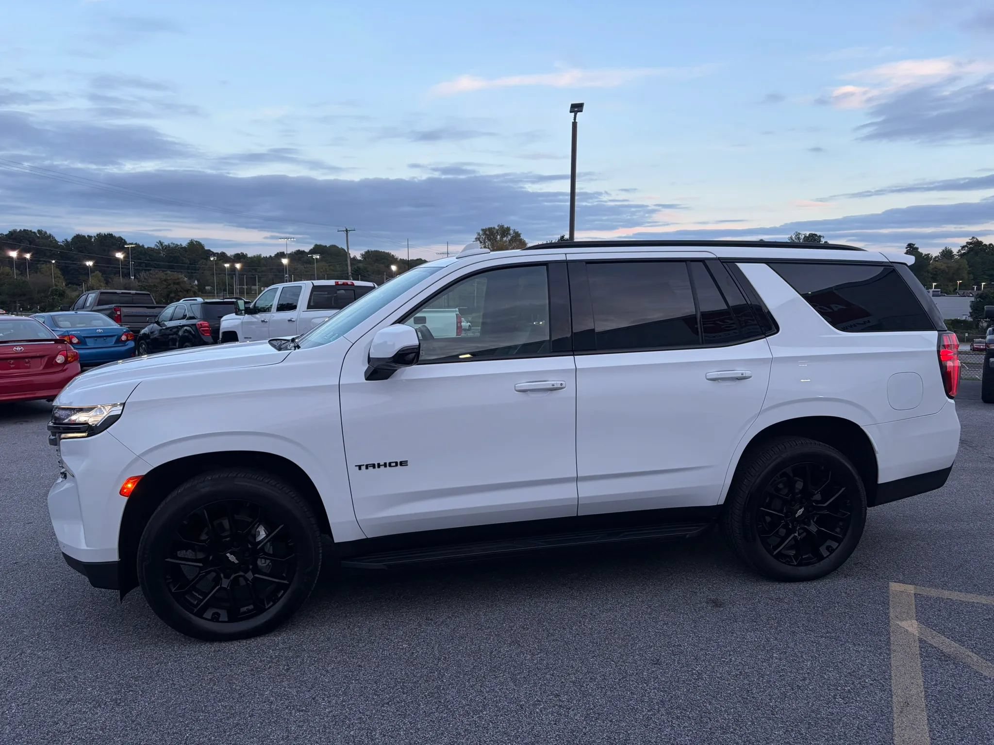 Used 2022 Chevrolet Tahoe RST w/ Luxury Package AWD/4WD image 17