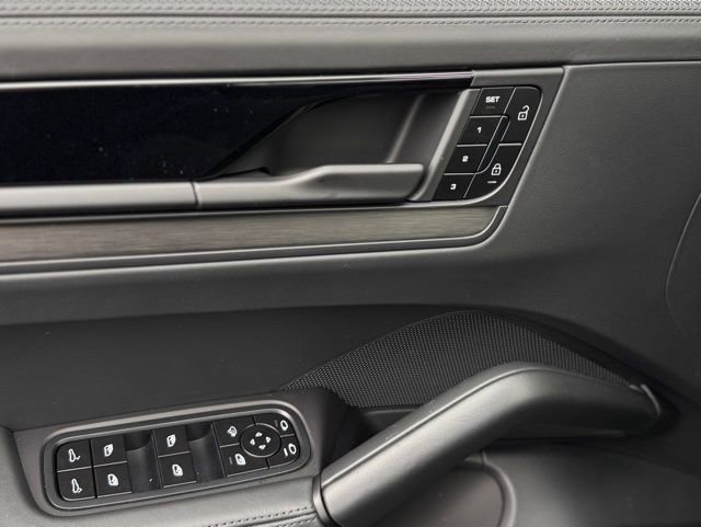 New 2026 Porsche Cayenne GTS image 34