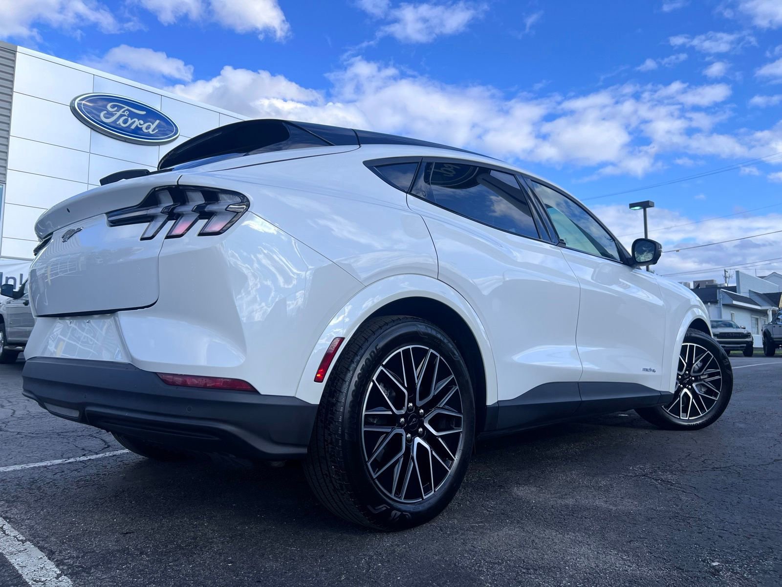 Used 2025 Ford Mustang Mach-E Premium AWD/4WD image 20