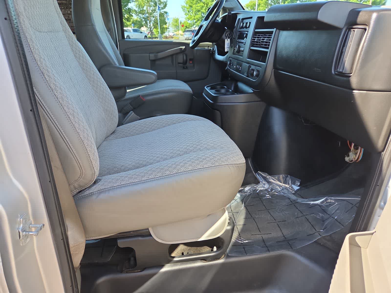 Used 2017 Chevrolet Express 2500 LS RWD image 22