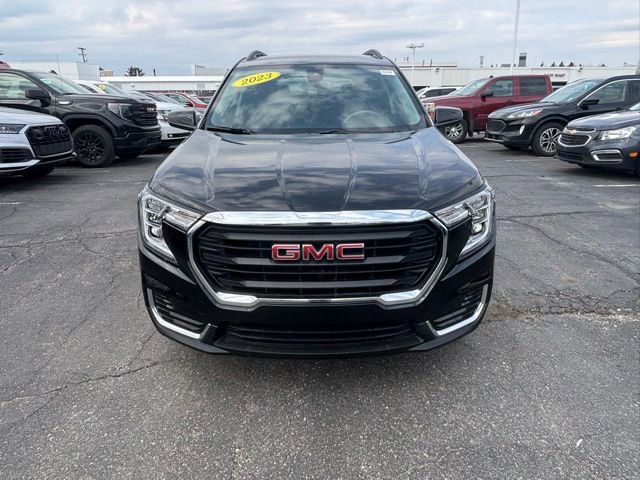 Used 2023 GMC Terrain SLE w/ Driver Convenience Package AWD/4WD image 2