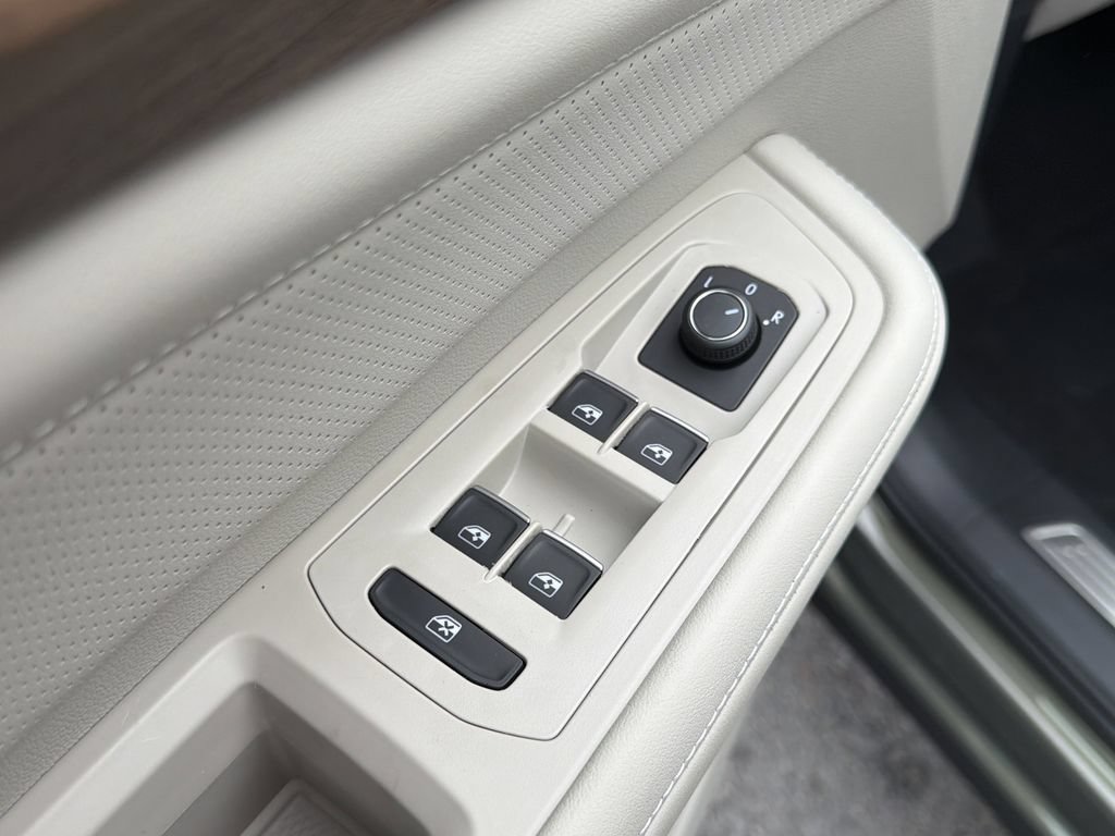 New 2026 Volkswagen Atlas SE FWD image 24