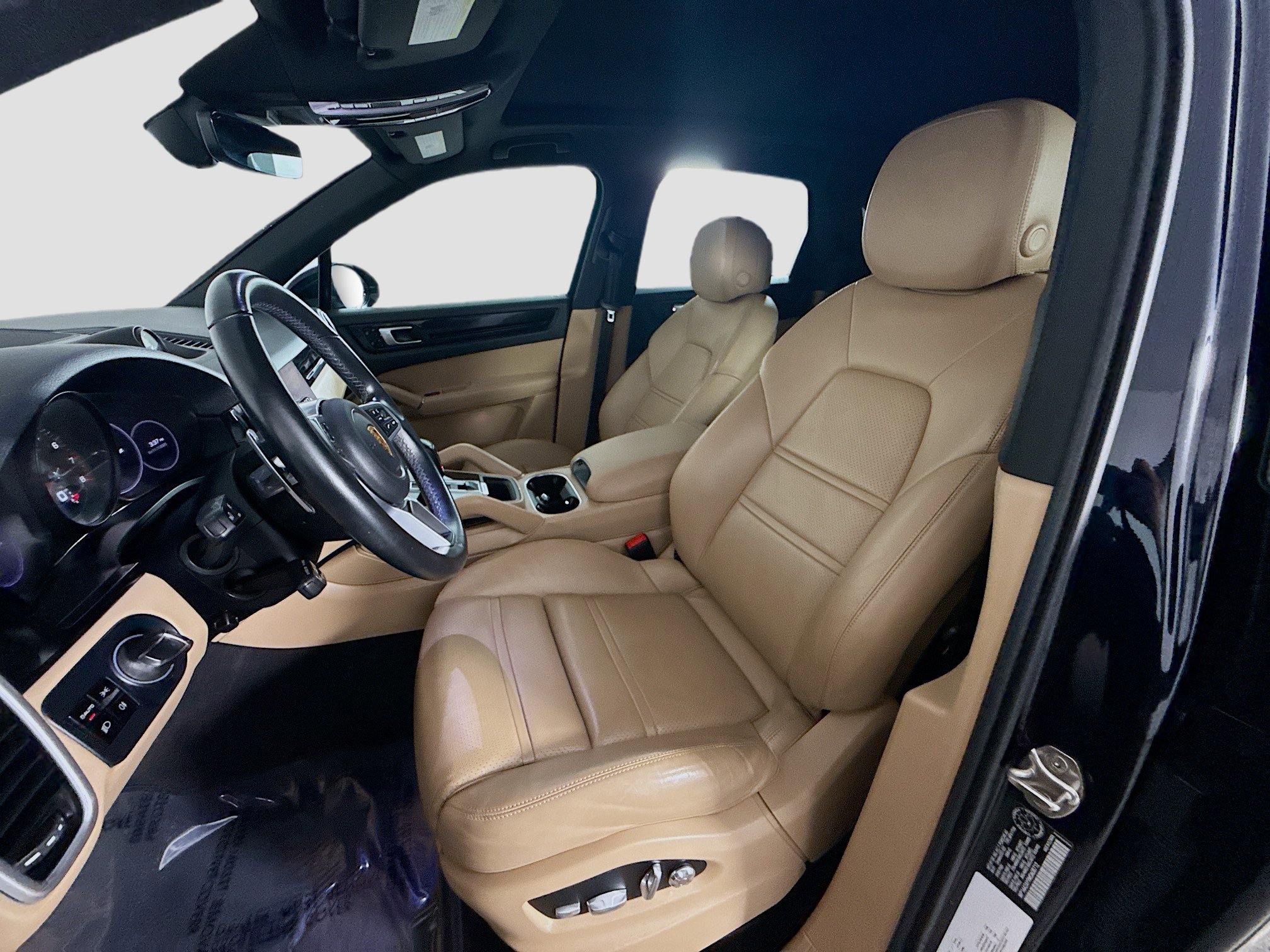 Used 2021 Porsche Cayenne image 21