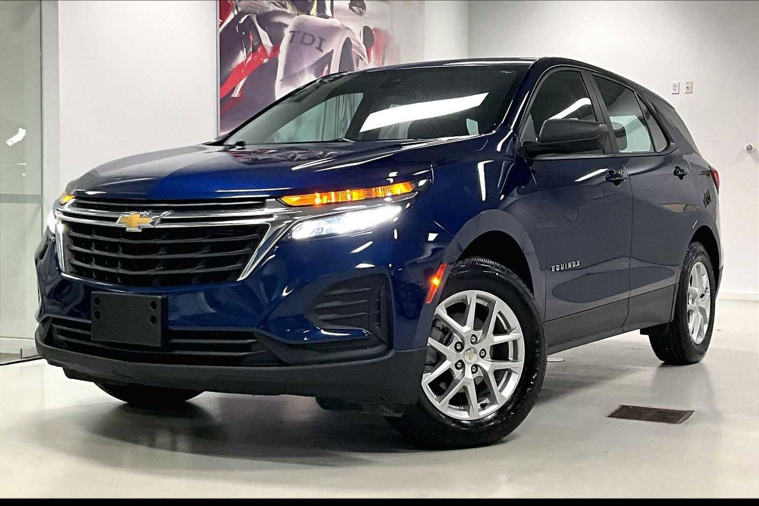 Used 2023 Chevrolet Equinox LS image 1