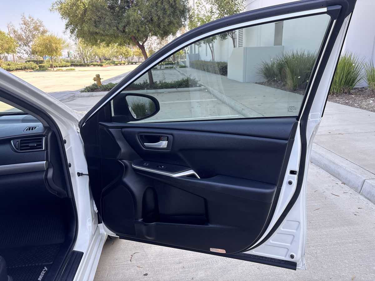 Used 2017 Toyota Camry SE FWD image 15