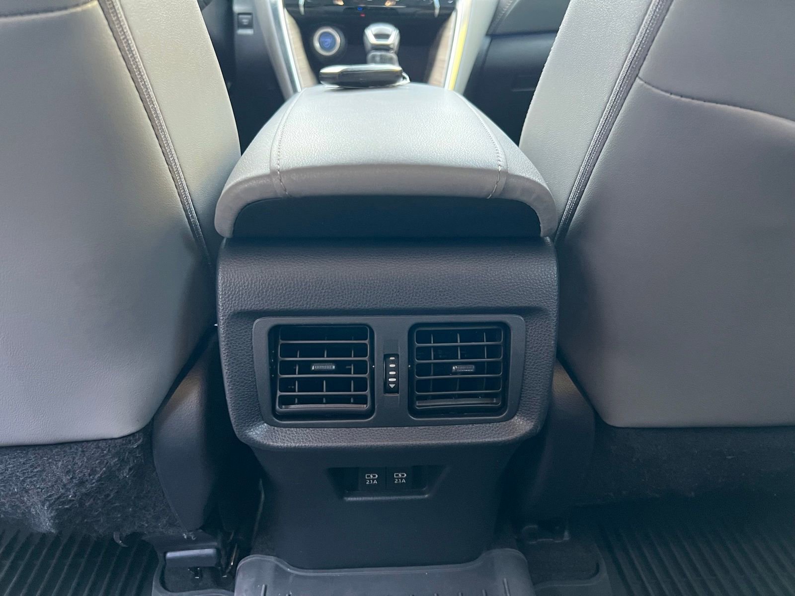 Used 2021 Toyota Venza Limited image 40