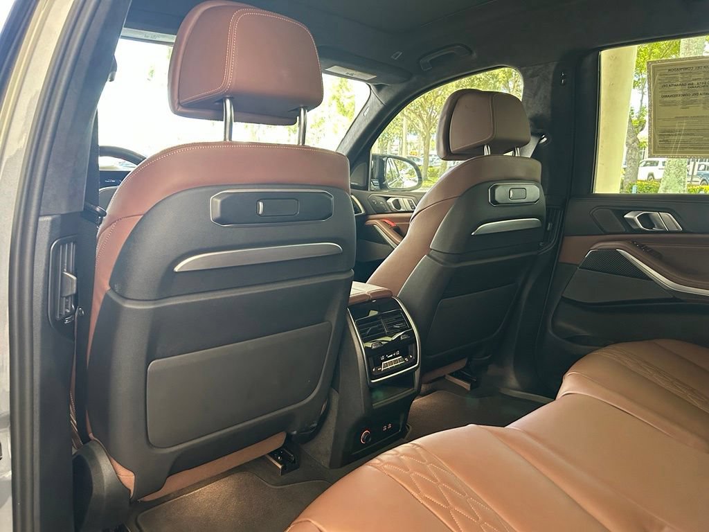 Used 2026 BMW X7 M60i AWD/4WD image 44