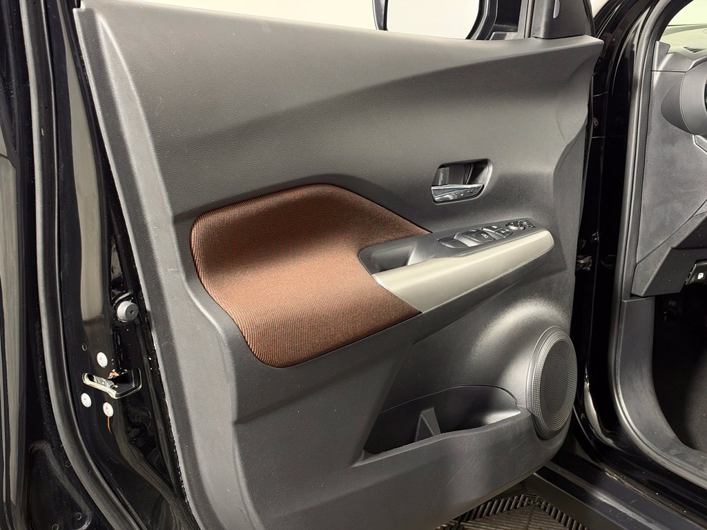 Used 2018 Nissan Kicks SR FWD image 28