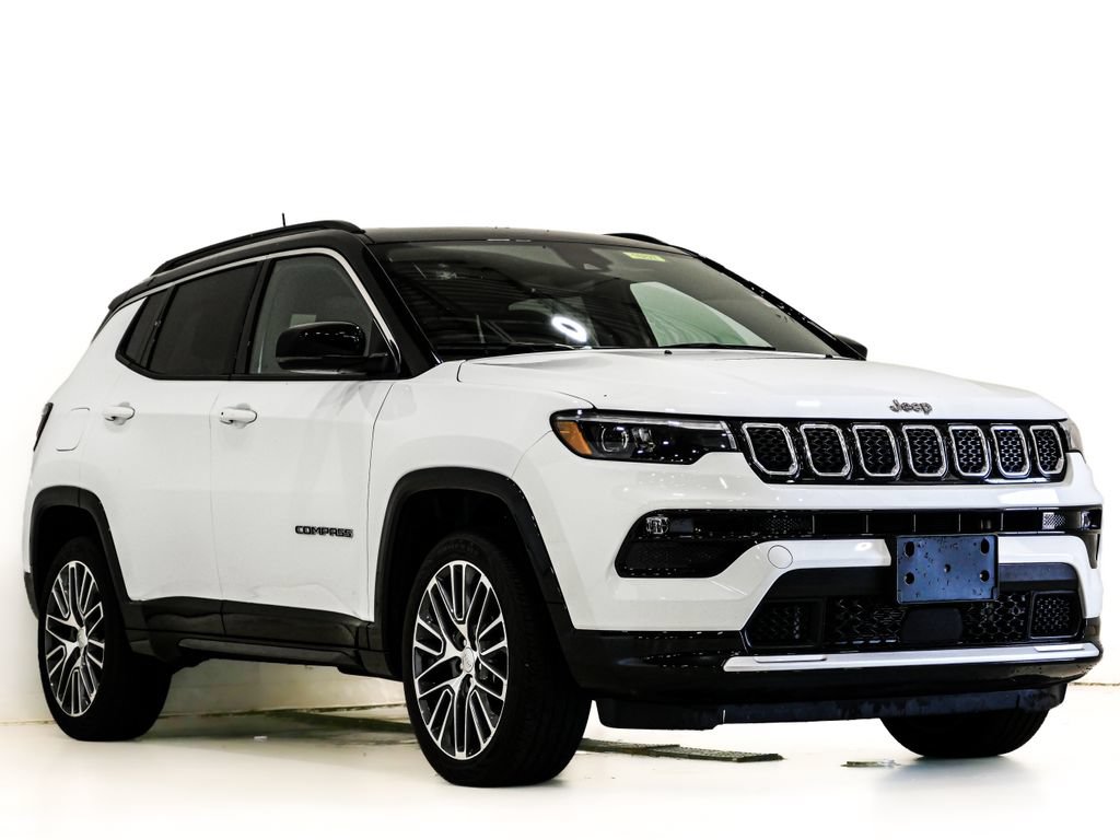 Used 2023 Jeep Compass Limited w/ Elite Group AWD/4WD image 3
