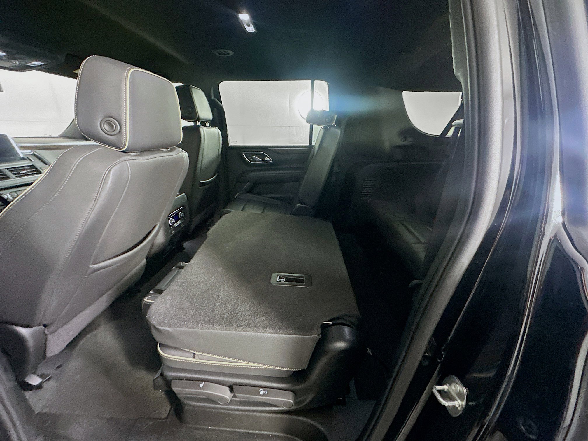 Used 2024 Chevrolet Suburban Premier image 28