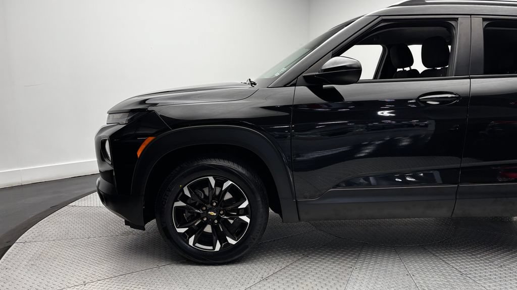 Used 2023 Chevrolet TrailBlazer LT AWD/4WD image 3