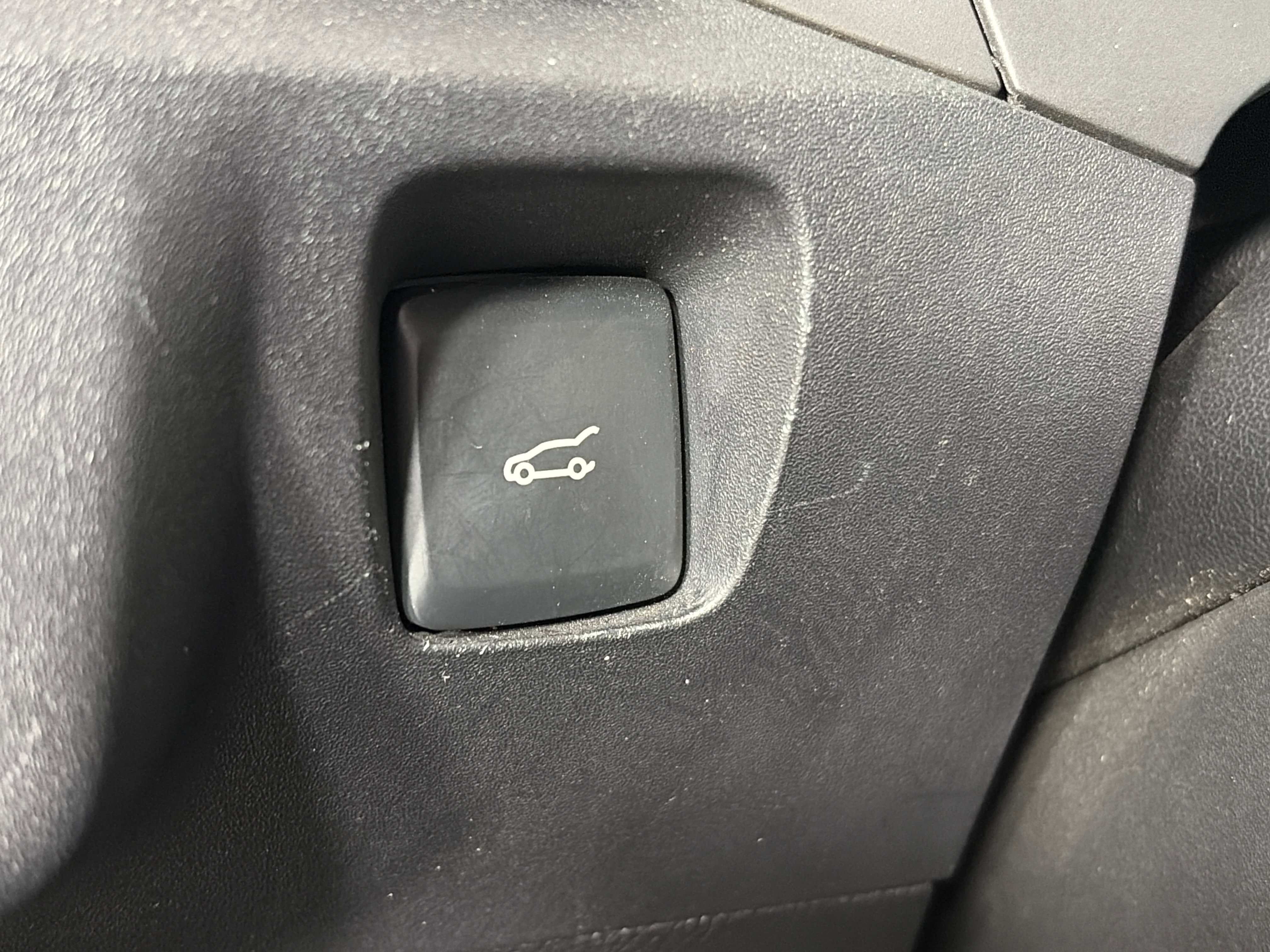 Used 2018 Ford Fusion SE w/ Fusion SE Technology Package FWD image 29