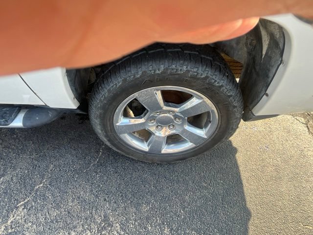 Used 2011 Chevrolet Avalanche LT AWD/4WD image 28