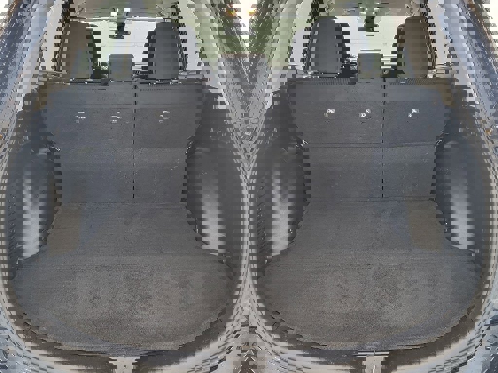 Used 2018 Toyota RAV4 LE image 9