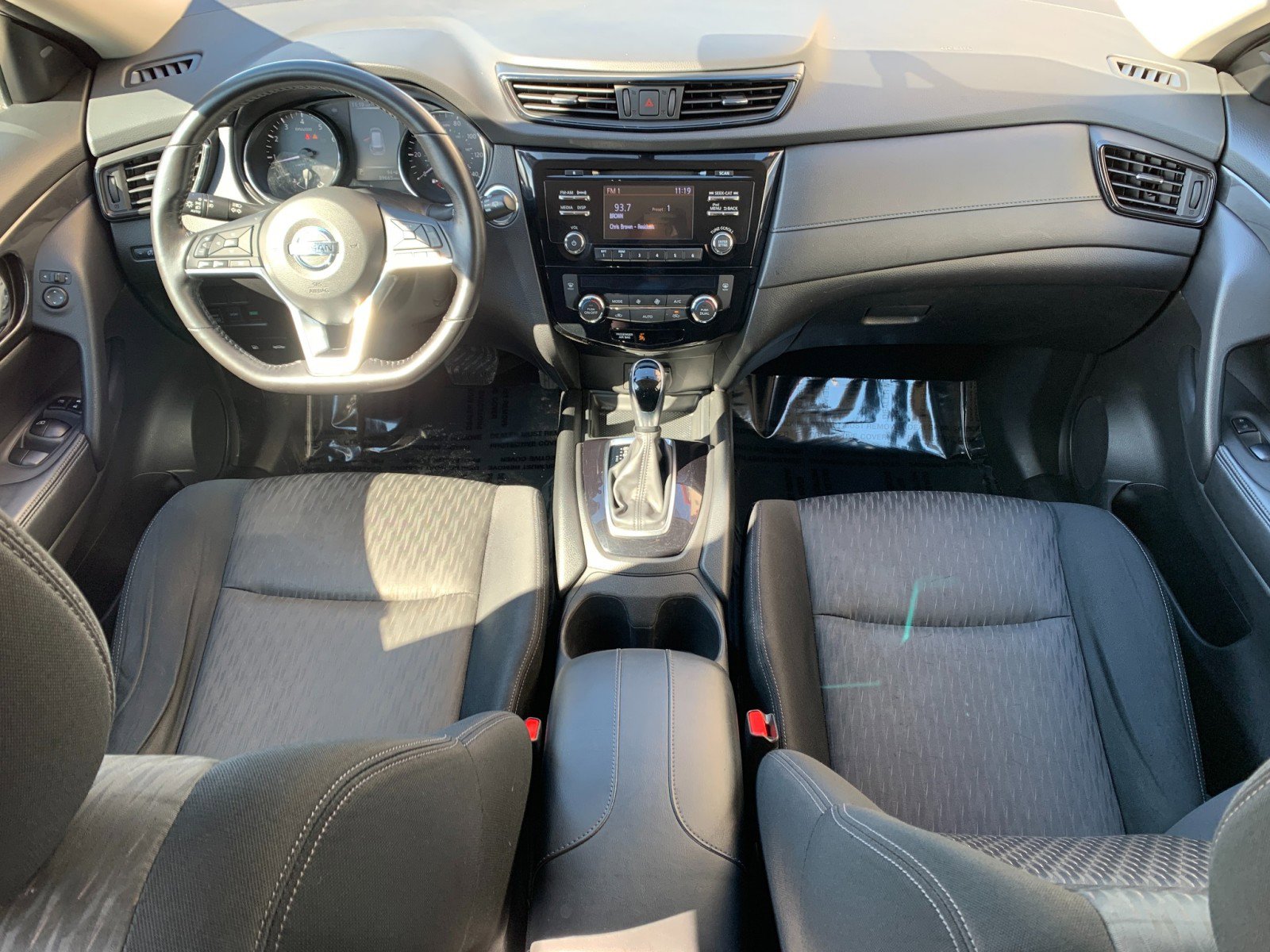 Used 2017 Nissan Rogue SV image 25