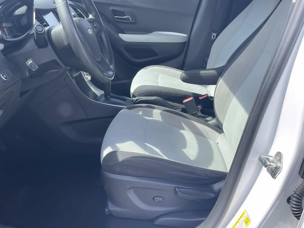 Used 2017 Chevrolet Trax LS FWD image 16