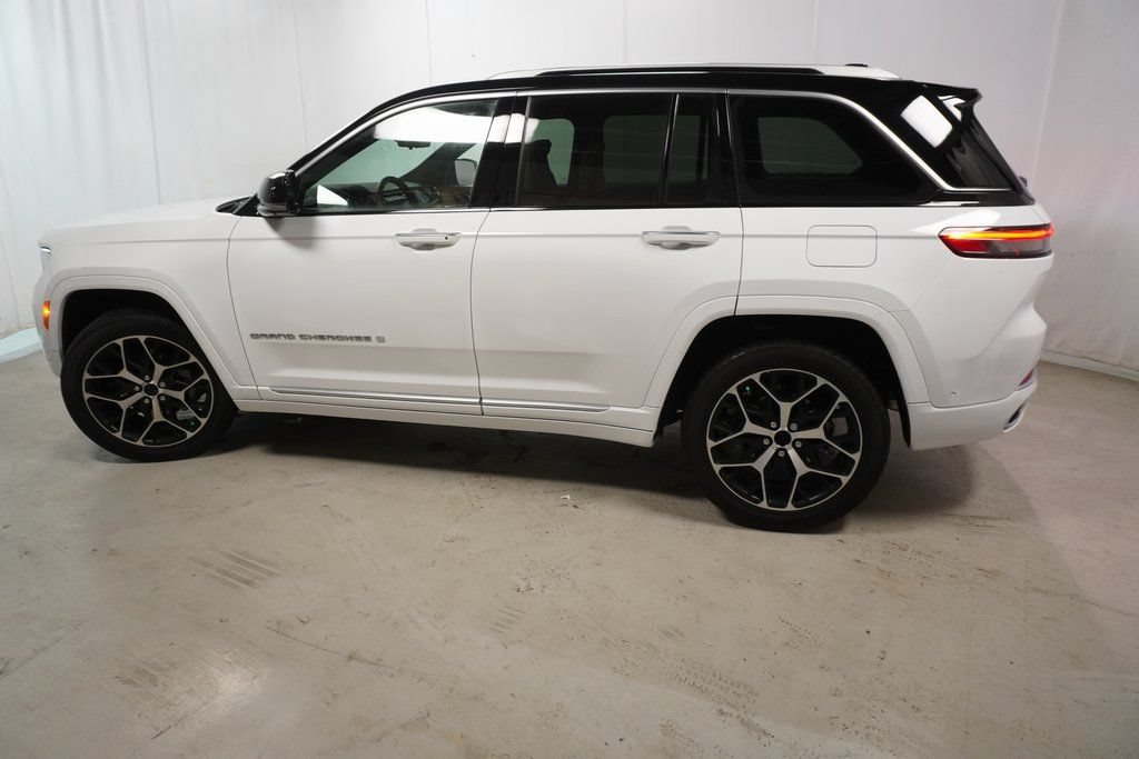 New 2023 Jeep Grand Cherokee Summit AWD/4WD image 13