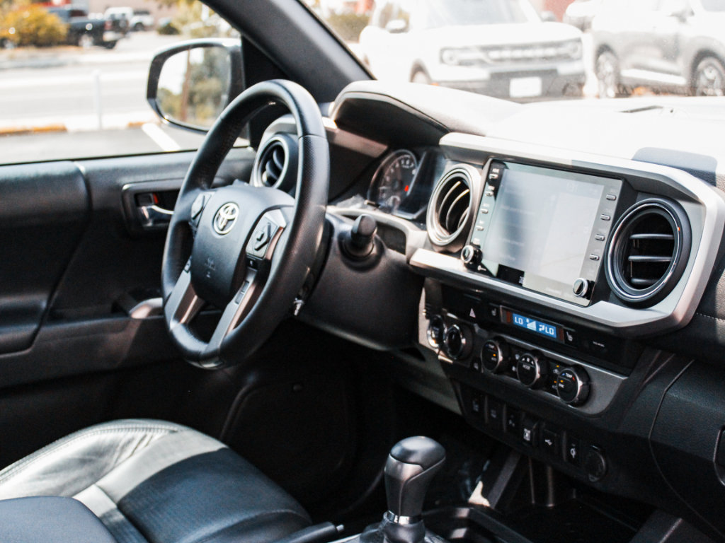 Used 2022 Toyota Tacoma Limited AWD/4WD image 28
