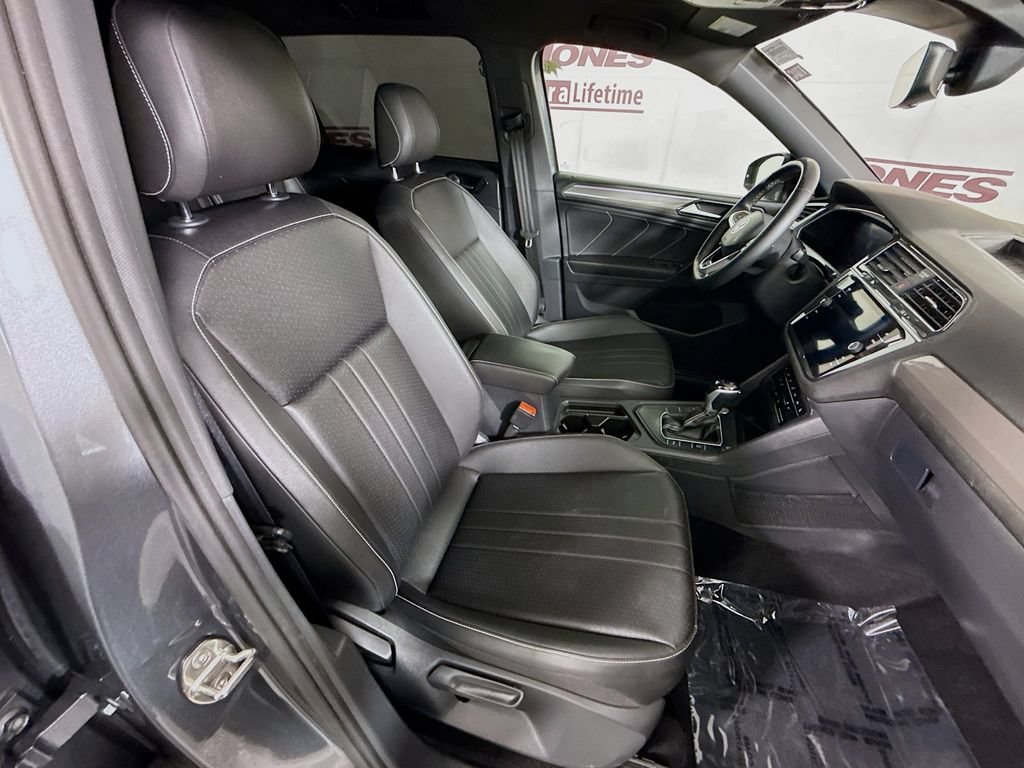 Used 2023 Volkswagen Tiguan SE R-Line FWD image 29