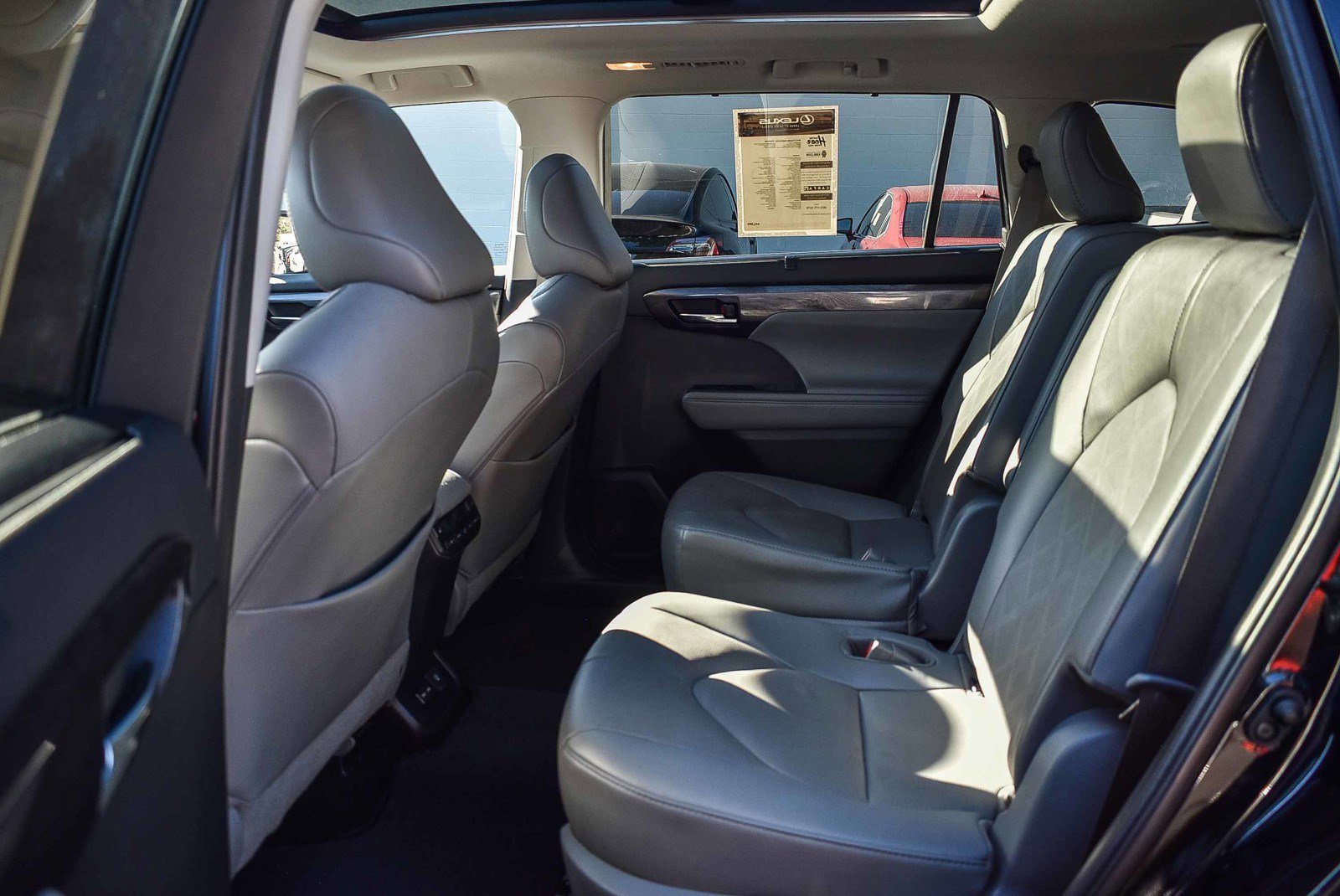 Used 2022 Toyota Highlander Platinum image 17