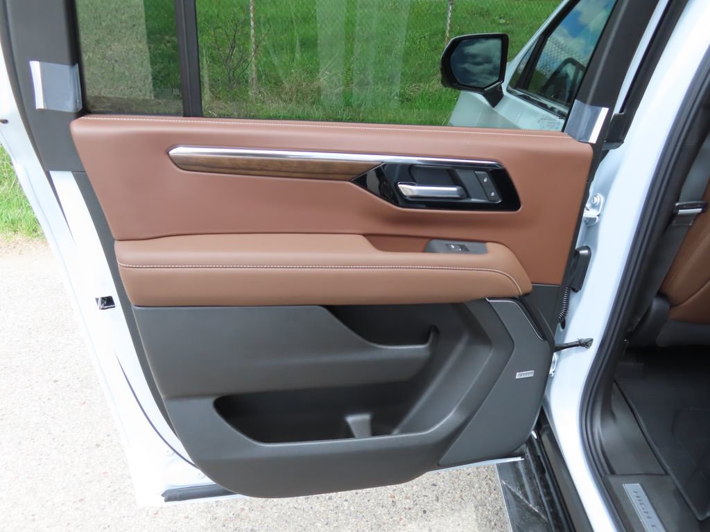 New 2026 Chevrolet Suburban High Country w/ Sun And Tow Package AWD/4WD image 29