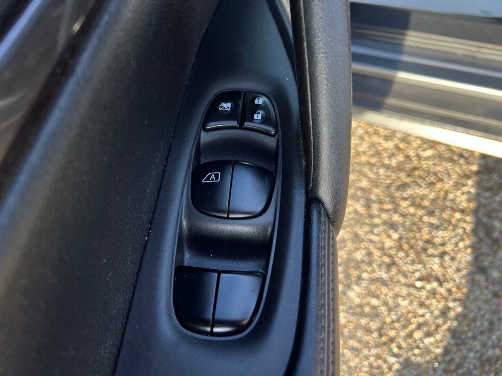 Used 2019 Nissan Rogue SV w/ Premium Package image 24