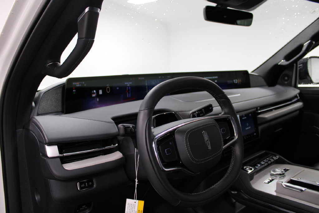 New 2026 Lincoln Navigator Reserve w/ Jet Appearance Package AWD/4WD image 23