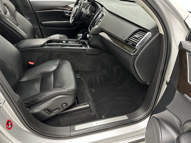 Used 2018 Volvo XC90 T6 Momentum w/ Momentum Plus Package AWD/4WD image 26