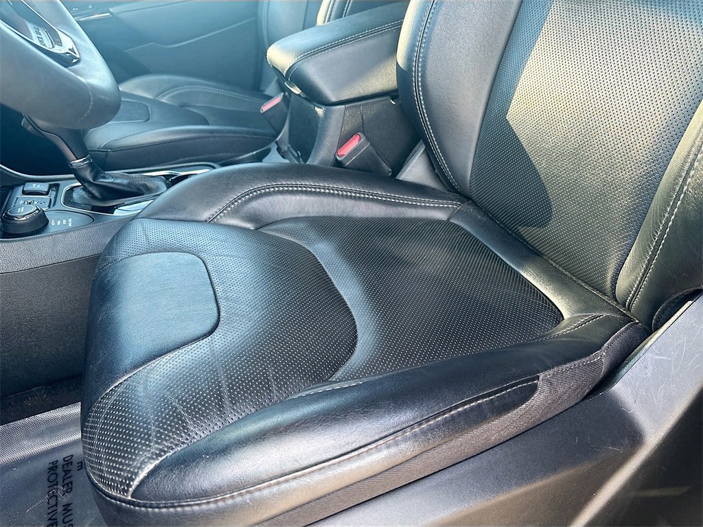 Used 2023 Jeep Cherokee Altitude Lux image 19