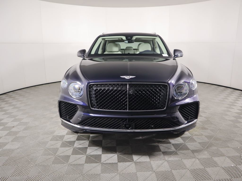 Used 2025 Bentley Bentayga image 2