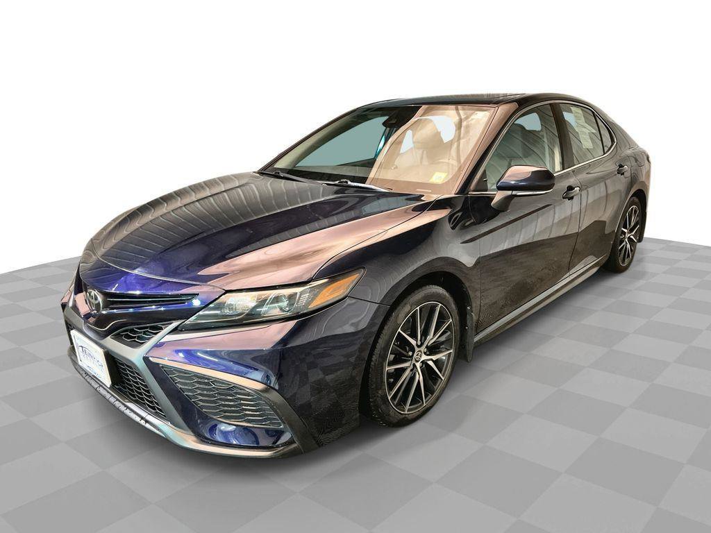 Used 2021 Toyota Camry SE w/ Cold Weather Package