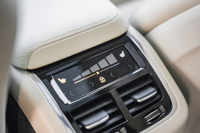 New 2026 Volvo XC60 B5 Ultra w/ Protection Package Premier image 33