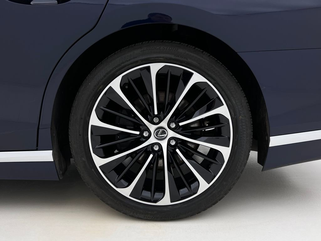 Used 2023 Lexus LS 500 AWD w/ Luxury Package image 24