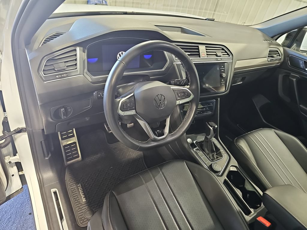 Used 2023 Volkswagen Tiguan SE R-Line AWD/4WD image 15