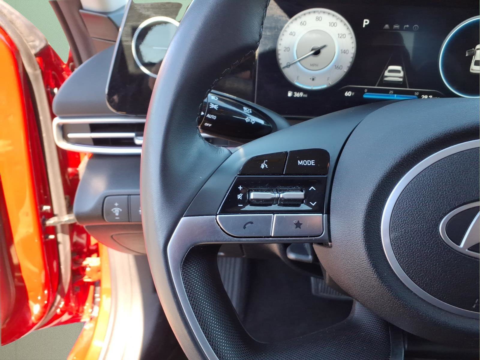 Used 2025 Hyundai Elantra SEL image 20