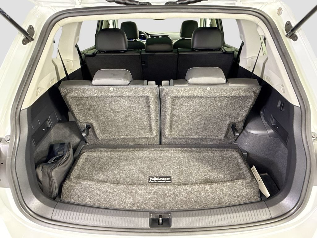 Used 2023 Volkswagen Tiguan SE w/ Panoramic Sunroof Package FWD image 27