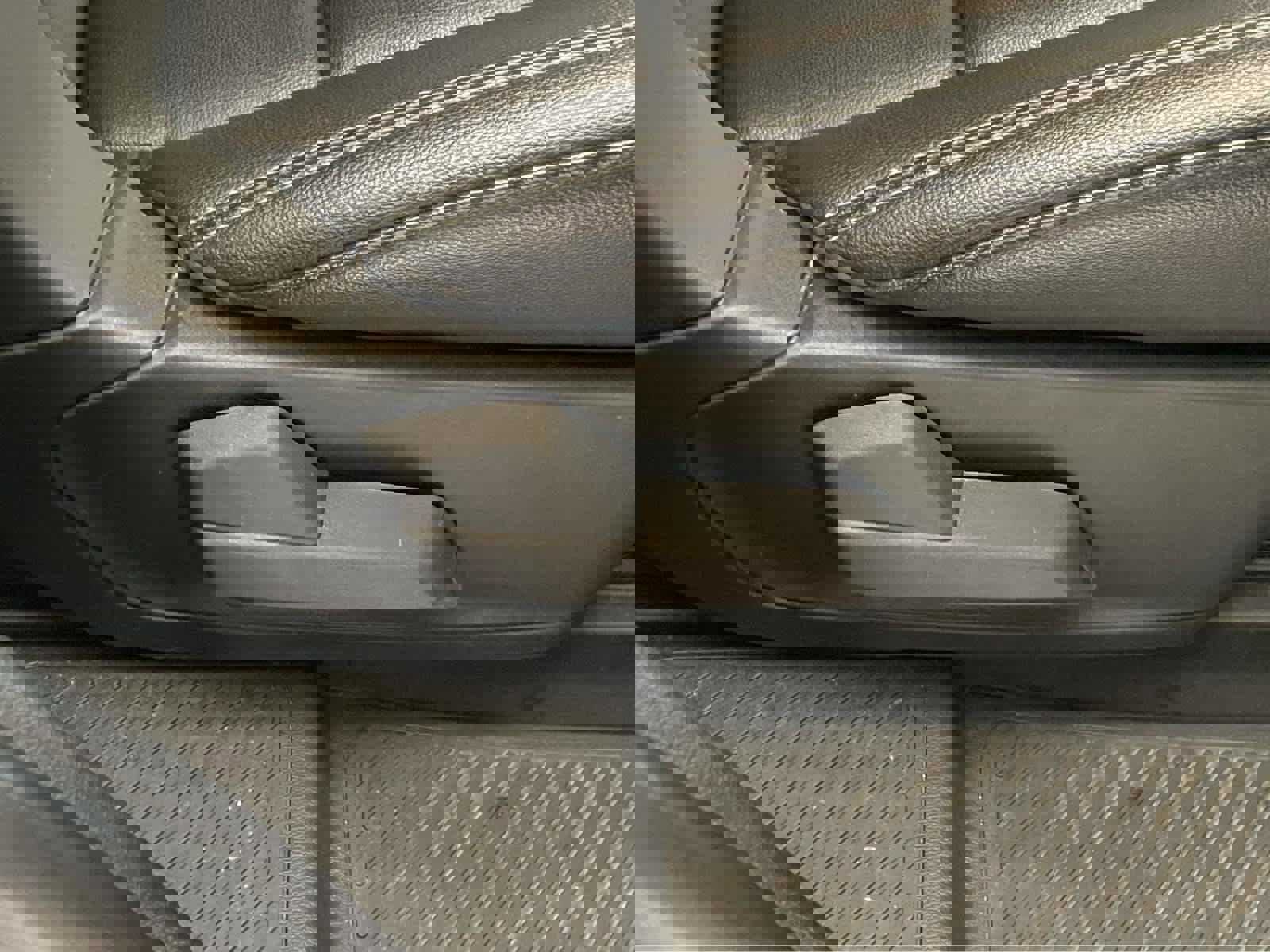 Used 2020 Ford Explorer XLT w/ Equipment Group 202A AWD/4WD image 38