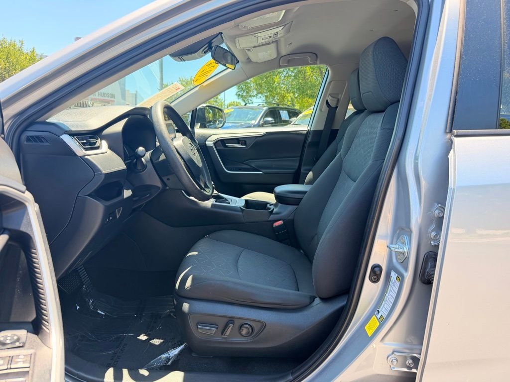 Used 2024 Toyota RAV4 XLE FWD image 23