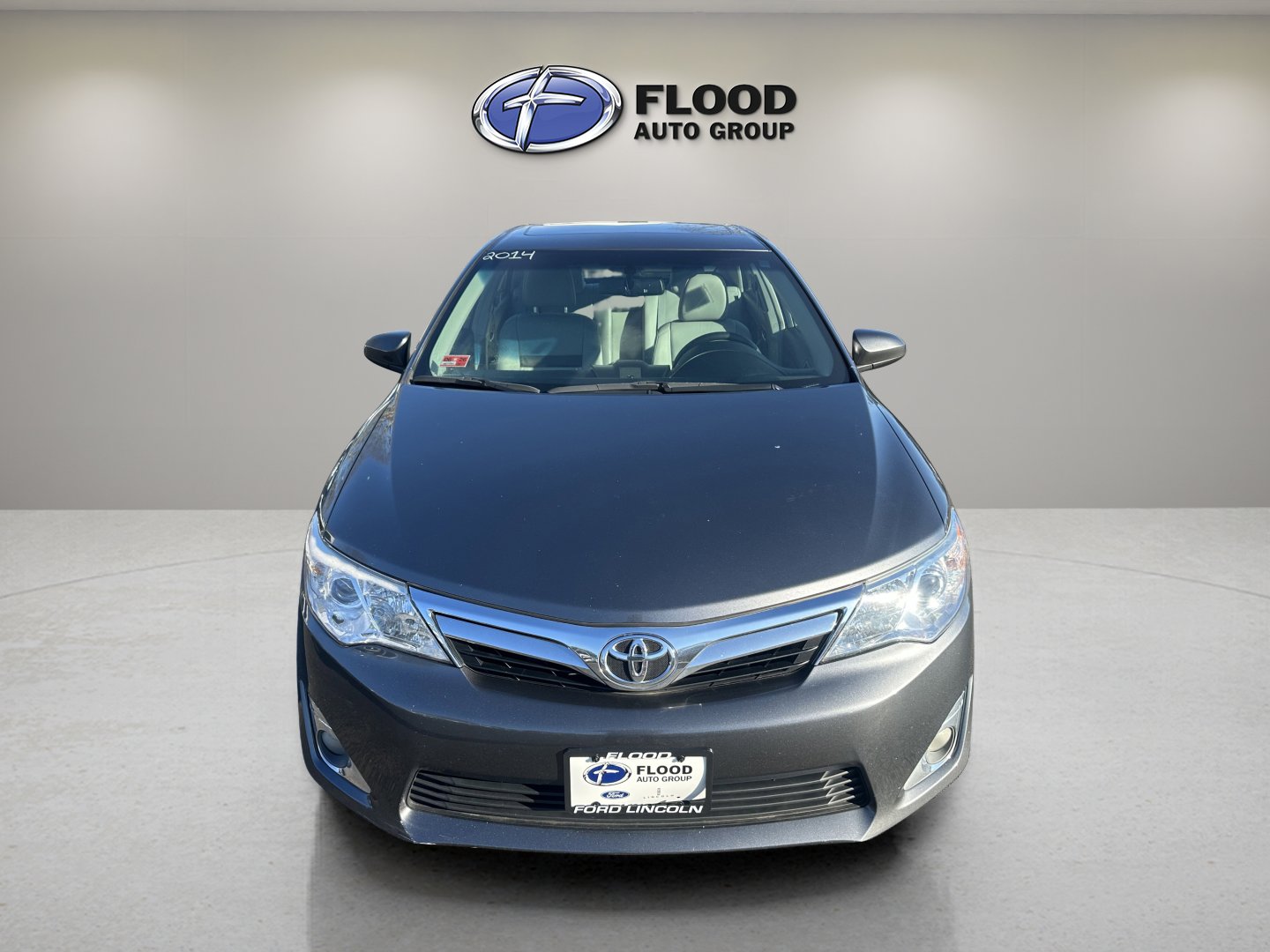 Used 2014 Toyota Camry XLE image 2